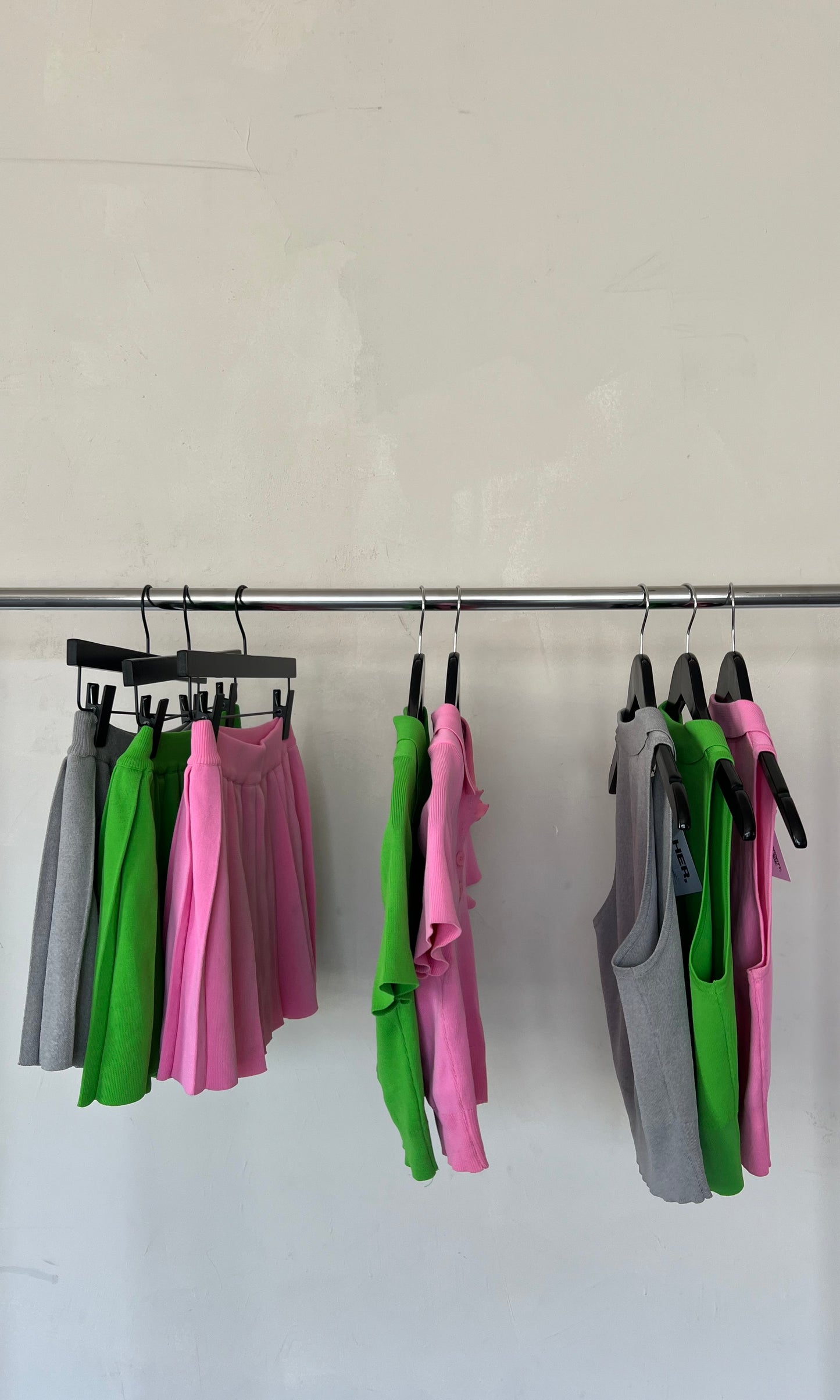 CASUALLY SERVING SLEEVELESS SKIRT SET (PINK)